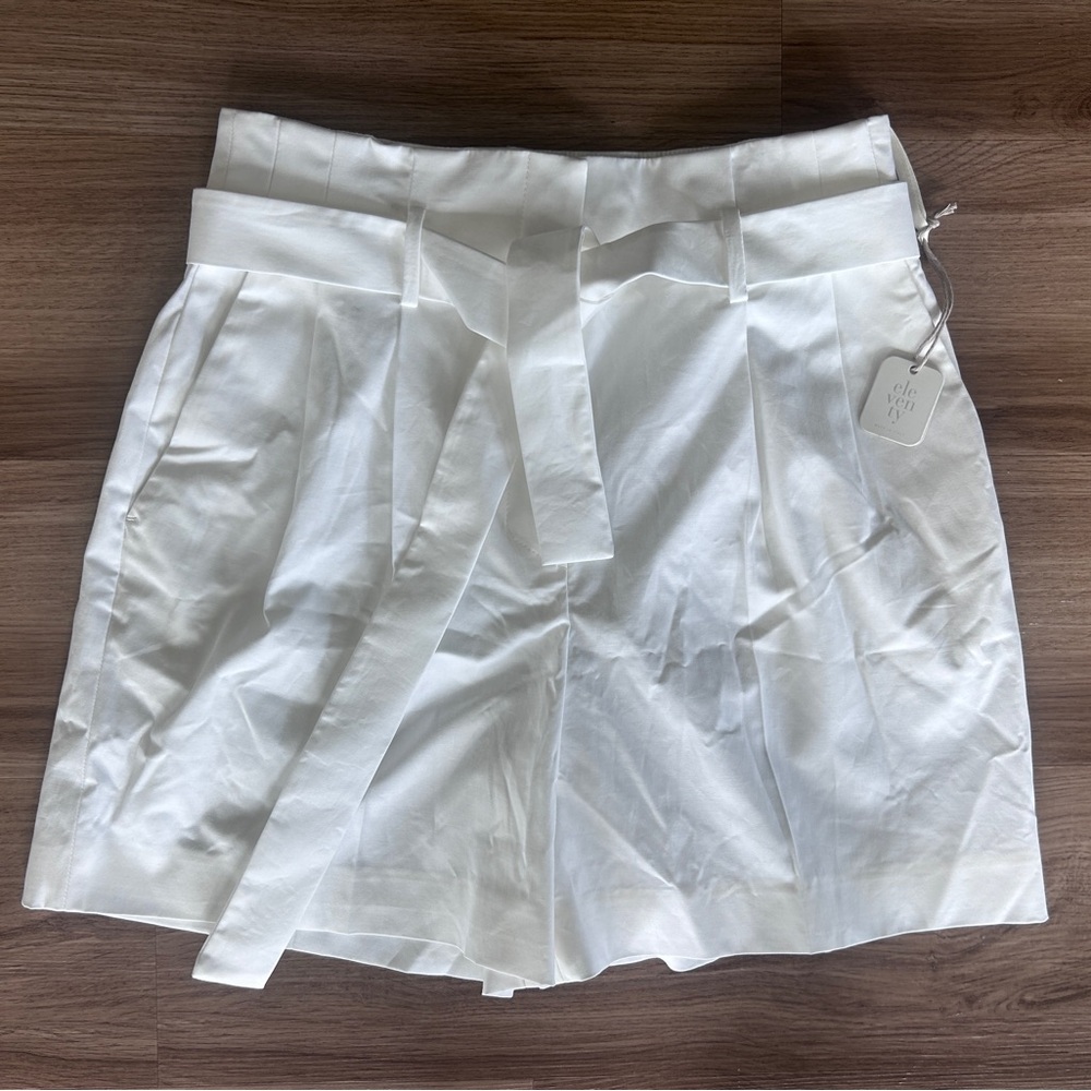NEW NWT ELEVENTY Women’s High-Waisted Belted Shorts White Pleated Size 6